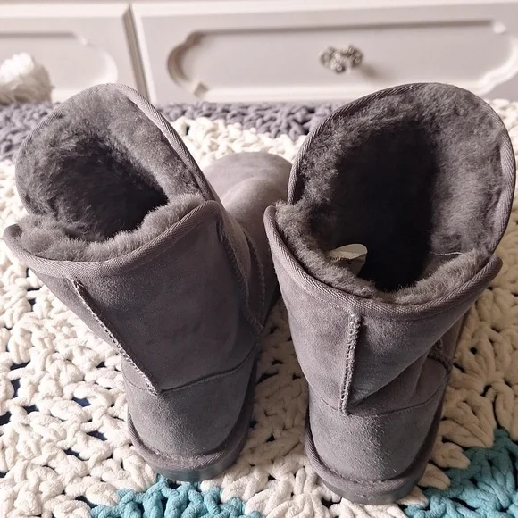 Boots - Picture 4 of 4